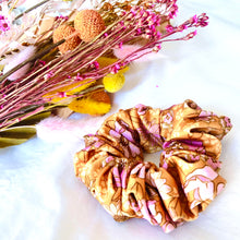 Load image into Gallery viewer, MOALI SCRUNCHIE